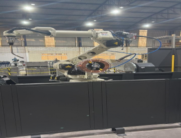 Foto: CÉLULA DE SOLDA ROBOTIZADA - SUMIG - LONGCELL - ANO 2023 - ESTRUTURA PARA PEÇAS DE ATÉ 4 METROS E 1.000 KG