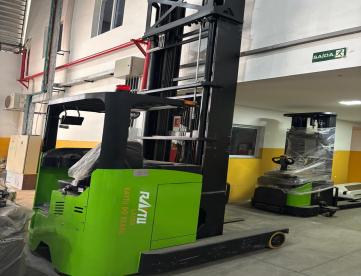 EMPILHADEIRA ELÉTRICA - ELETRIC REACH - CQDE20H-100S - ANO 2024 - PARA CORREDOR ESTREITO 2000 KG - ALTURA 10 MTS