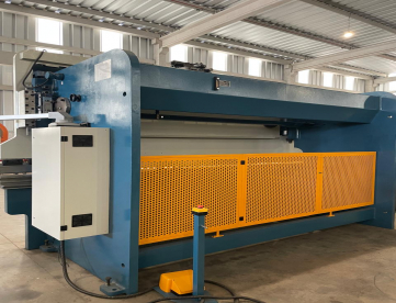 Foto: DOBRADEIRA HIDRAULICA CN - CALVI - 4000 MM X 200 TONS