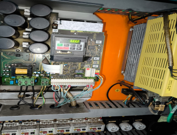 Foto: RETIFICA CILINDRICA CNC MARCA ZEMA MODELO NUMERICA G800-E CNC FANUC 18TC – 4 EIXOS COM MARPOSS E78 BALANCER