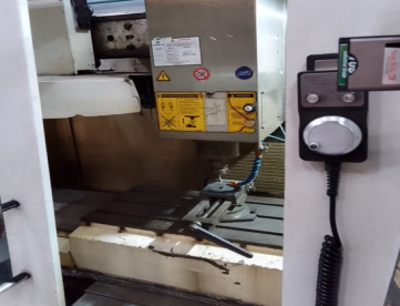 Foto: CENTRO DE USINAGEM VERTICAL - ROMI - DISCOVERY 560 - ANO 2006 - CNC FANUC - 560 x 406 x 508 MM