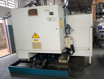 Foto: CENTRO DE USINAGEM VERTICAL - ROMI - DISCOVERY 760 - ANO 2000 - 762 x 406 x 508 MM - COM 4º EIXO