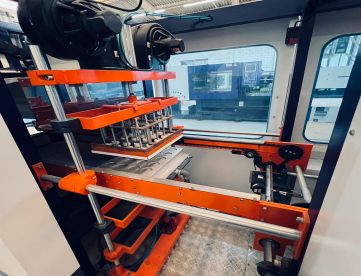 Foto: MÁQUINA DE VACCUM FORMING - AUTOMÁTICA DE CORRENTE COM CLP- VACUUM CENTER - MUITO NOVA