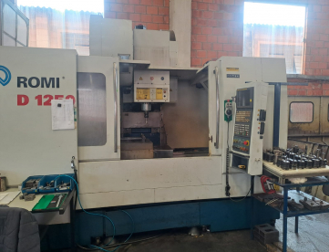 CENTRO DE USINAGEM VERTICAL - ROMI - D1250 AP - ANO 2013 - FANUC