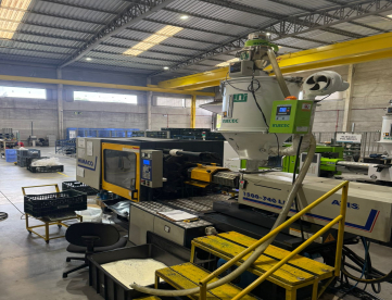 Foto: INJETORA DE PLÁSTICOS - HIMACO - ATIS 1500 -740 LHT - ANO 2007- 150 TONELADAS