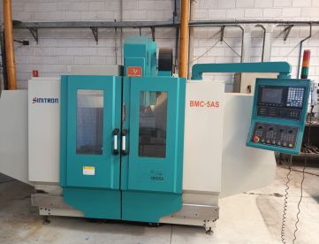 Foto: CENTRO DE USINAGEM VERTICAL - SINITRON - BMC-5AS - 1000 X 500 X 550 - ANO 2009