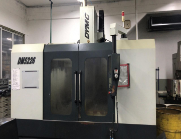 CENTRO DE USINAGEM VERTICAL - DYNA - DM5226 - 1300 x 650 x 700 - ANO 2006