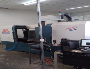 Foto: CENTRO DE USINAGEM VERTICAL - DYNA - 4322 20HP - 1000 x 550 x 600 - ANO 2004