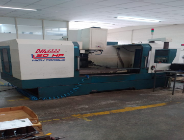 CENTRO DE USINAGEM VERTICAL - DYNA - 4322 20HP - 1000 x 550 x 600 - ANO 2004