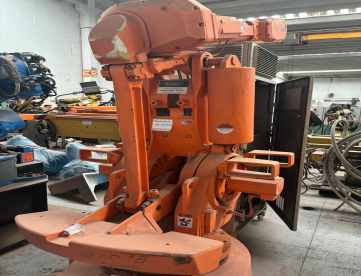 Foto: ROBÔS PARA MANIPULAÇÃO E PALETIZAÇÃO - MARCA ABB - MODELO IRB640 - ANO 2008