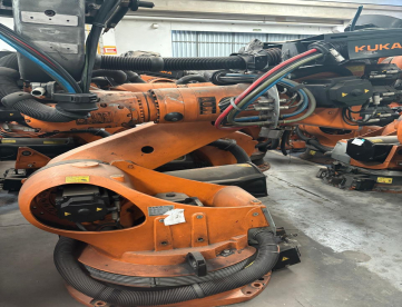 ROBÔS PARA MANIPULAÇÃO E PALETIZAÇÃO - KUKA - KR210 - ANO 2011
