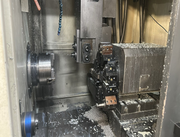 Foto: CENTRO DE TORNEAMENTO - ZMAT - FLASH FL500 – ANO 2019 – COMANDO SIEMENS COM EIXO Y e 4 FERRAMENTAS ACIONADAS (2 RADIAIS E 2 AXIAIS)