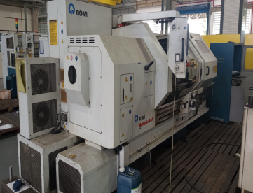 TORNO CNC - ROMI - MULTIPLIC 40A - ANO 2004 - 685 x 2000 MM - PLACA E PONTO MANUAL -COMANDO FANUC
