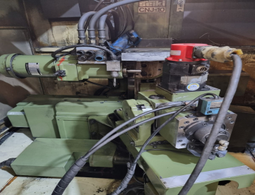 Foto: AFIADORA CNC MAKINO 7 EIXOS - MODELO CNJ -10SR - PARA FABRICAR E AFIAR FERRAMENTAS - COMANDO FANUC E15- ANO 1991