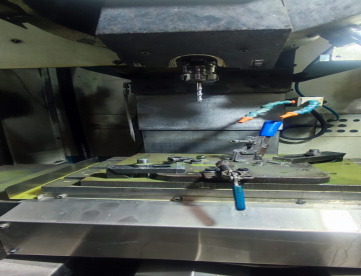 Foto: CENTRO DE USINAGEM, FURAÇÃO E ROSQUEAMENTO - ROMI - VTC30A - ANO 2007