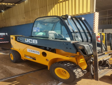 Foto: EMPILHADEIRA TELESCÓPICA JCB TLT35 - CAPACIDADE 3500 KGS - LANÇA ESTENDIDA 4400MM - ANO 2010