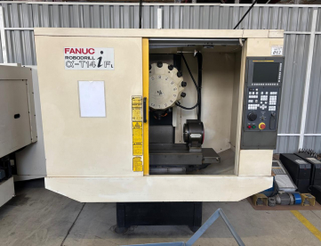 LOTE DE DUAS MÁQUINAS - 1 CENTRO DE USINAGEM VERTICAL - FANUC - ROBODRILL - T14i-FL - ANO 2008 - COM 4 EIXO DDR - I TORNO CNC MARCA TWINHORN ANO 2010
