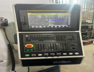 Foto: CENTRO DE USINAGEM VERTICAL - ROMI - D800 - ANO 2021 - COM 4º EIXO E REFRIGERAÇÃO INTERNA SPINDLE