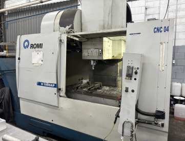Foto: CENTRO DE USINAGEM VERTICAL - ROMI - D1000AP - 1020 x 610 x 640 - ANO 2017 - COMANDO SIEMENS