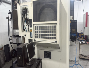 Foto: CENTRO DE USINAGEM VERTICAL MAKINO - MODELO S56 - ANO 2004