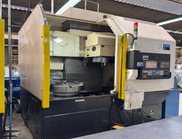 TORNO VERTICAL CNC - HWACHEON - VT550R - ANO 2008 - COMANDO FANUC - USINÁVEL 650 MM - NR12