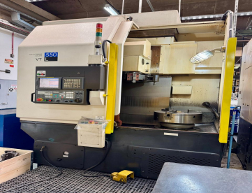 TORNO VERTICAL CNC - HWACHEON - VT550L - ANO 2008 - COMANDO FANUC - USINÁVEL 650 MM - NR12