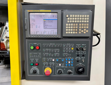 Foto: CENTRO DE TORNEAMENTO - COM FERRAMENTAS ACIONADAS - HWACHEON - HI-TECH 400L - ANO 2008 - NR12