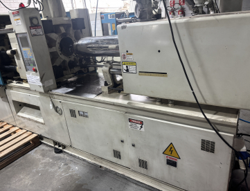 INJETORA DE PLÁSTICOS - LK MACHINERY - POTENZA 130 TONELADAS - ANO 2011