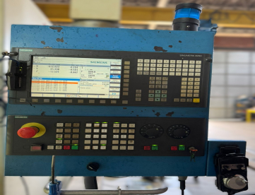 Foto: CENTRO DE USINAGEM VERTICAL - VEKER - MVK-1700C - 1700 x 700 x 670 - ANO 2010 - COMANDO SIEMENS