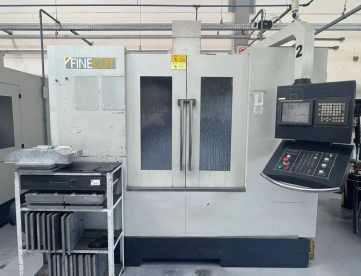 CENTRO DE USINAGEM - FINETECH - SMV850 - 850 x 500 x 550 - ANO 2011