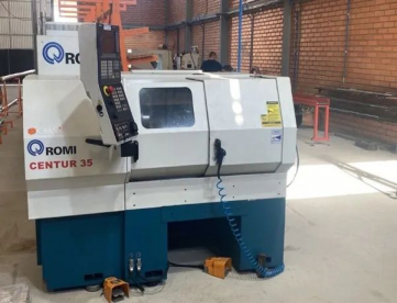 TORNO CNC - ROMI - CENTUR 35 - ANO 2010 - COMANDO SIEMENS