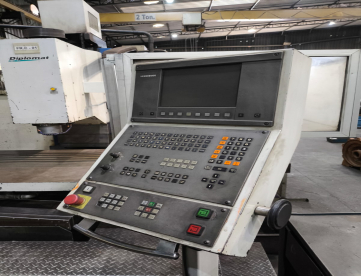 Foto: FRESADORA CNC - TRAVIS - M6  - 1000 x 500 x 530MM - ANO 2009