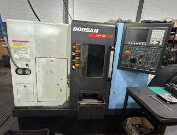 TORNO CNC - DOOSAN - LYNX 220 - ANO 2011 - COMANDO FANUC