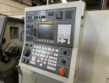 Foto: CENTRO DE TORNEAMENTO - HYUNDAI - SKT-21LMS - ANO 2008 - 550 x 750 MM - 4 FERRAMENTAS ACIONADAS E SUBSPINDLE