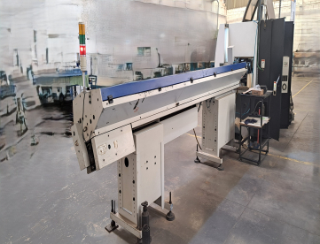 Foto: TORNO CNC AUTOMÁTICO DE CABEÇOTE MÓVEL - HJM - SQC38 - ANO 2013 - COM ALIMENTADOR DE BARRAS