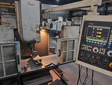 Foto: FRESADORA CNC - TRAVIS - M6  - 1000 x 500 x 530MM - ANO 2009