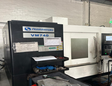 CENTRO DE USINAGEM VERTICAL - NEWAY - VM740 - 750 x 500 x 420 - ANO 2023 - 4º EIXO - COMANDO FANUC OiMF PLUS