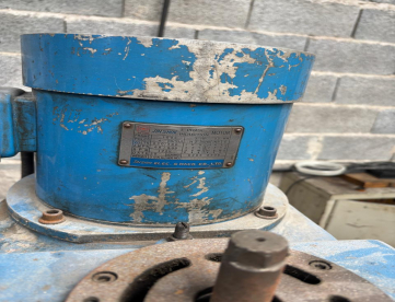 Foto: FRESADORA FERRAMENTEIRA - SINITRON - ISO 30 - ANO 2005 - ACOMPANHA MORSA E JOGO DE PINÇA