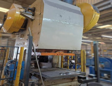 Foto: PRENSA EXCÊNTRICA - GUTMANN - 250 TON