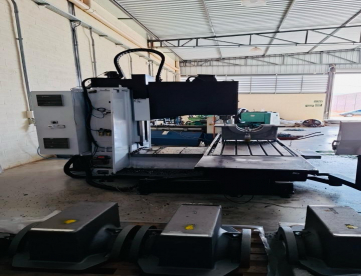 Foto: FRESADORA  CNC - DIPLOMATA - F2500 - CURSO 2500 X 850 X 800 - ANO 2010