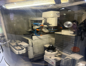 Foto: AFIADORA CNC - MICHAEL DECKEL - S20 E NUM - ANO 2011 - COM TROCADOR AUTOMÁTICO DE REBOLO