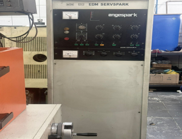 Foto: ELETROEROSÃO DE PENETRAÇÃO - ENGEMAQ - EDM 700MX - MÁQUINA MUITO CONSERVADA