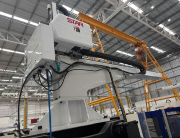 Foto: ROBÔ CARTESIANO - STAR SEIKI - EGW-800 - SERVO 5 EIXOS - MÁQUINA ENTRE 300 A 400 T - ANO 2022