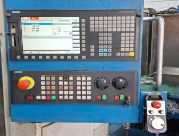 Foto: CENTRO DE USINAGEM VERTICAL - VEKER - MVK-100C - 1000MM X 500MM X 570MM - ANO 2010