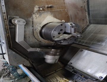 Foto: CENTRO DE TORNEAMENTO MULTITAREFA - MAZAK - INTEGREX 400Y - 5 EIXOS - ANO 2001