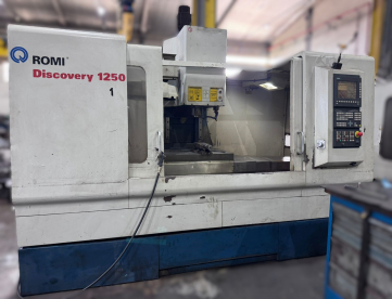 Foto: CENTRO DE USINAGEM VERTICAL - ROMI - D1250 - 1250 x 610 x 640 - ANO 2002 - COMANDO SIEMENS 810D