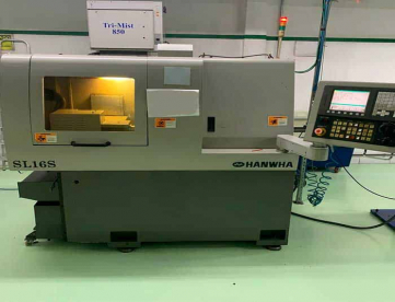 TORNO CNC AUTOMÁTICO DE CABEÇOTE MÓVEL - HANWHA - SL16S - ANO 2006
