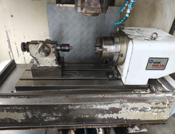 Foto: CENTRO DE USINAGEM VERTICAL - ROMI - DISCOVERY 560 - ANO 2002 - COM 4º EIXO - COMANDO SIEMENS