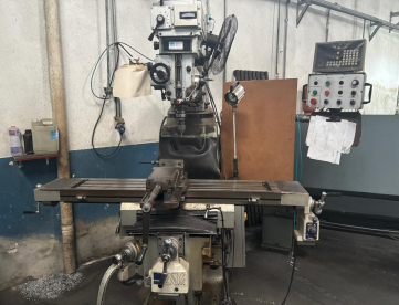 FRESADORA FERRAMENTEIRA VEKER FIRST - VKF 430i - ISO 40 -930 X 414 X 409 - ANO 2013