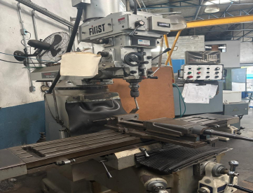 Foto: FRESADORA FERRAMENTEIRA VEKER FIRST - VKF 430i - ISO 40 -930 X 414 X 409 - ANO 2013